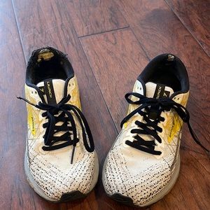 Brooks women’s sneakers